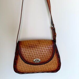 Sturdy Cross-stitch Leather Crossbody Bag